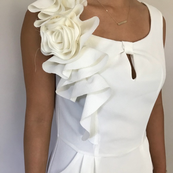 White dress with flower on shoulder - Picture 2 of 4
